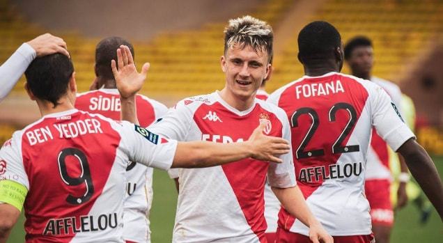 [中超]古斯塔沃射门被挡 奇塔迪尼补射得手.